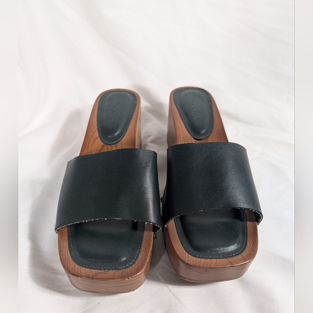 Splendid Green Leather Clogs